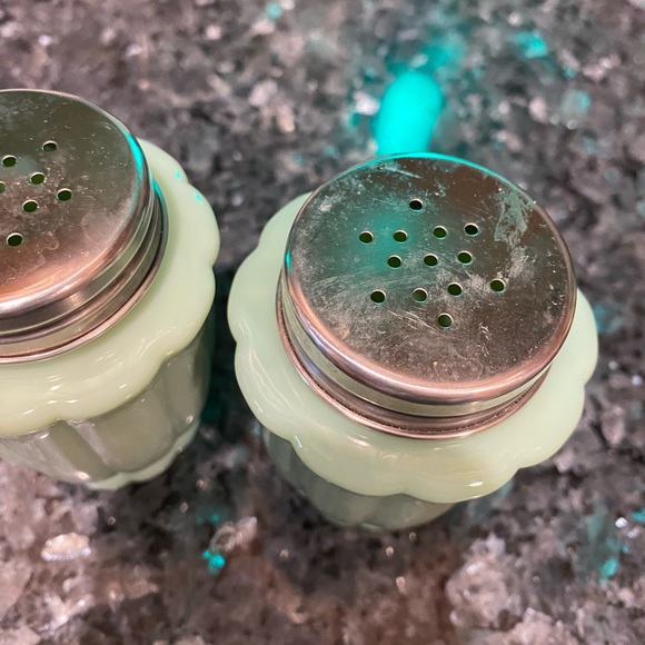 Pioneer Woman Salt and Pepper Shakers - Picture 7 of 11